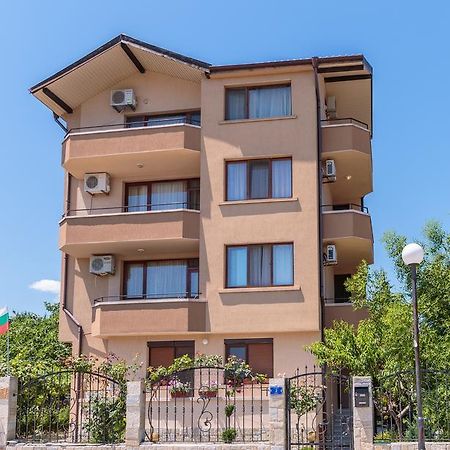 Guest House Ivanovi Chernomorets Exterior photo